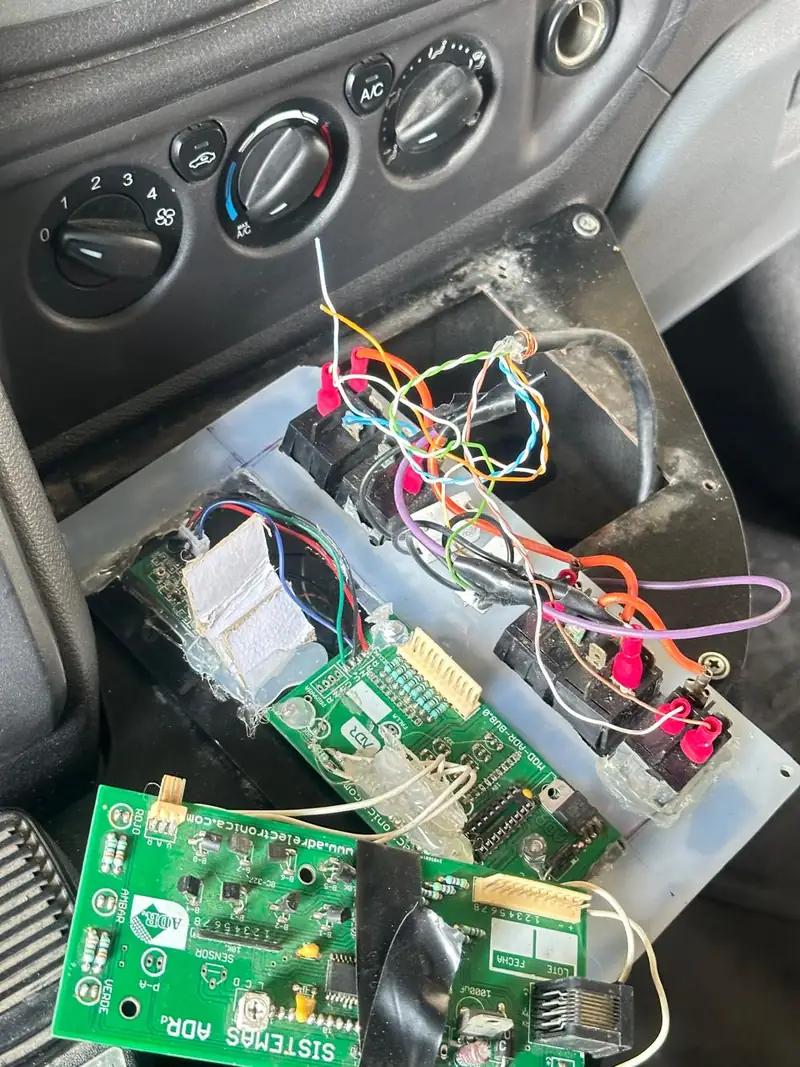 Reparación del cableado del tablero de control de una ambulancia Ford